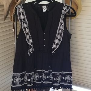 Anthropologie Akemi + Kim black top  size 6